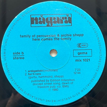 FAMILY OF PERCUSSION & ARCHIE SHEPP / HERE COMES THE FAMILY - German Nagara Original